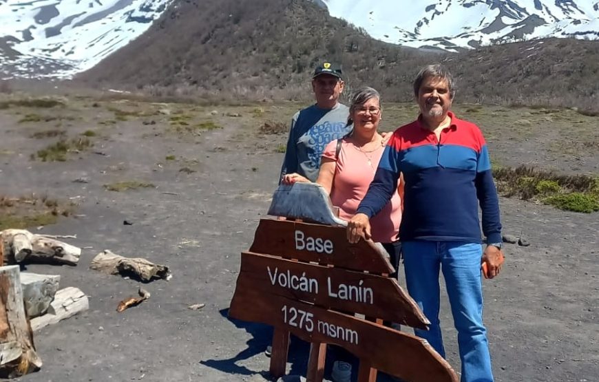 Volcán Lanín + lago Tromen + Caminata base del Volcán