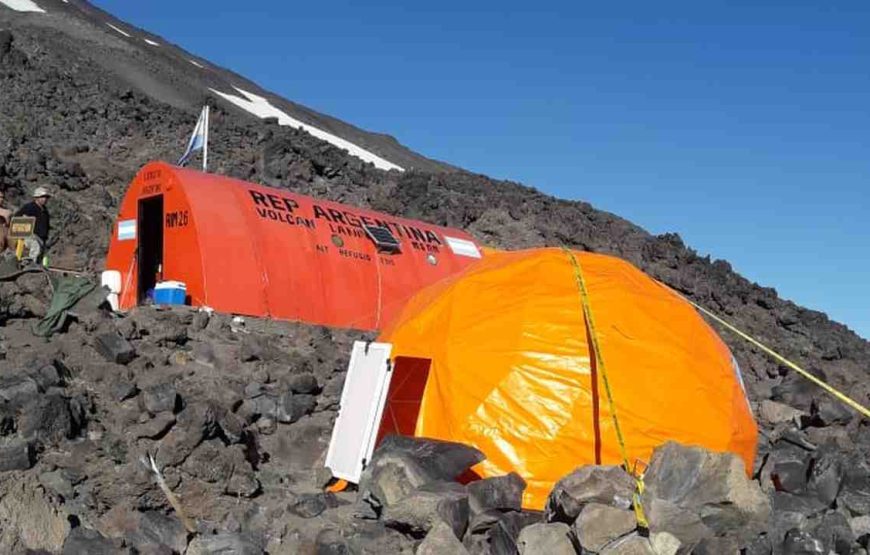 Trekking refugios del Volcán Lanín. Cara Norte.